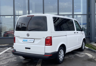 Подержанный автомобиль Volkswagen Caravelle 2017 года (5 фото)