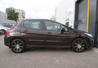 Подержанный автомобиль Peugeot 308 Hatchback 2012 года (4 фото)