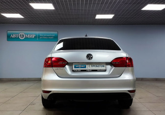 Подержанный автомобиль Volkswagen Jetta Sedan 2013 года (6 фото)