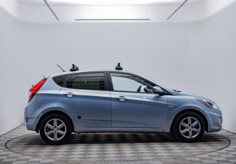 Подержанный автомобиль Hyundai Solaris Hatchback 2012 года (4 фото)