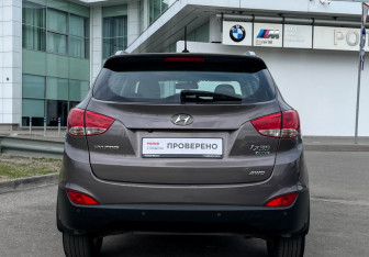Подержанный автомобиль Hyundai ix35 2011 года (6 фото)