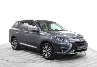 Подержанный автомобиль Mitsubishi Outlander 2019 года (3 фото)