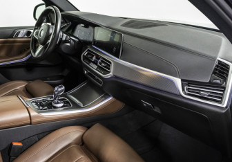 Подержанный автомобиль BMW X5 2021 года (9 фото)