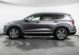 Подержанный автомобиль Hyundai Santa Fe 2022 года (8 фото)