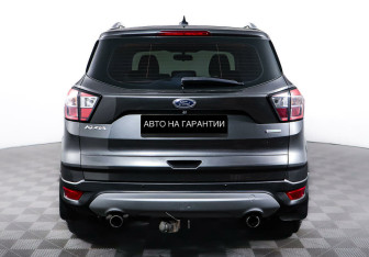 Подержанный автомобиль Ford Kuga 2017 года (6 фото)