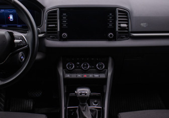 Подержанный автомобиль Skoda Karoq 2021 года (14 фото)