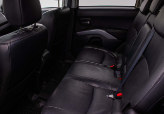 Подержанный автомобиль Mitsubishi Outlander 2008 года (11 фото)