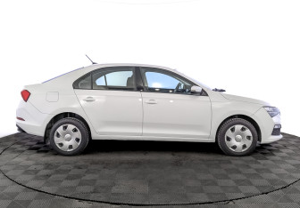 Подержанный автомобиль Skoda Rapid Liftback 2021 года (4 фото)