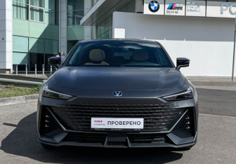 Подержанный автомобиль Changan UNI-V 2023 года (2 фото)