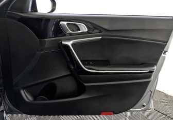 Подержанный автомобиль Kia Ceed Wagon 2021 года (25 фото)