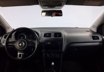 Подержанный автомобиль Volkswagen Polo Hatchback 2010 года (12 фото)