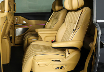 Подержанный автомобиль Voyah Dream 2023 года (10 фото)