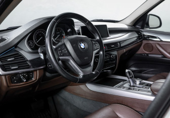 Подержанный автомобиль BMW X5 2016 года (14 фото)