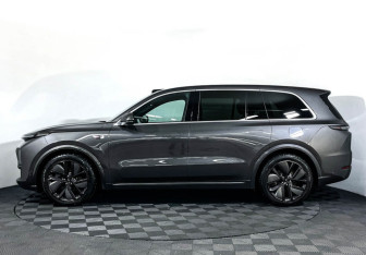 Подержанный автомобиль LiXiang L9 2023 года (8 фото)