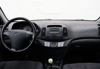 Подержанный автомобиль Hyundai Elantra Sedan 2007 года (13 фото)