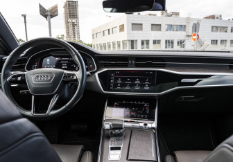 Подержанный автомобиль Audi A7 2020 года (13 фото)