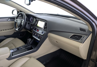 Подержанный автомобиль Hyundai Sonata 2018 года (11 фото)