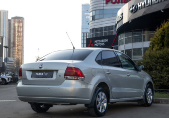Подержанный автомобиль Volkswagen Polo Sedan 2011 года (4 фото)