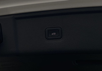 Подержанный автомобиль Hongqi HS5 2023 года (11 фото)