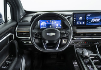 Подержанный автомобиль Geely Okavango 2023 года (11 фото)