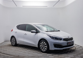 Подержанный автомобиль Kia Ceed Hatchback 2017 года (3 фото)