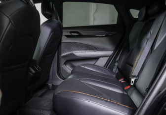 Подержанный автомобиль Changan UNI-V 2023 года (12 фото)