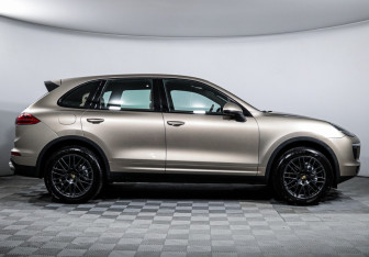 Подержанный автомобиль Porsche Cayenne 2016 года (4 фото)