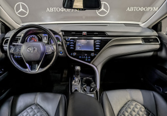 Подержанный автомобиль Toyota Camry Sedan 2018 года (14 фото)