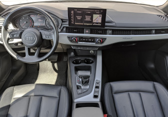 Подержанный автомобиль Audi A4 Sedan 2020 года (14 фото)