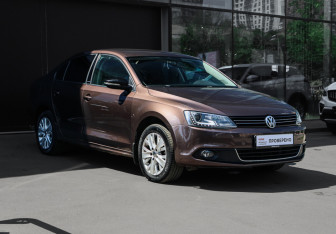 Подержанный автомобиль Volkswagen Jetta Sedan 2014 года (3 фото)