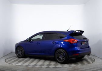 Подержанный автомобиль Ford Focus Hatchback 2016 года (7 фото)