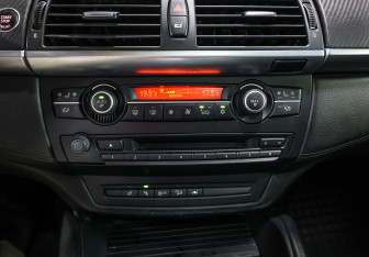 Подержанный автомобиль BMW X6 M 2012 года (19 фото)