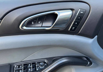 Подержанный автомобиль Porsche Cayenne 2013 года (13 фото)