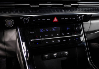 Подержанный автомобиль Kia Carnival 2021 года (27 фото)