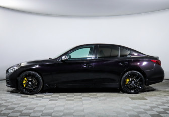 Подержанный автомобиль Infiniti Q50 2017 года (8 фото)