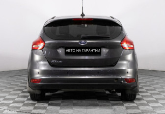 Подержанный автомобиль Ford Focus Hatchback 2018 года (6 фото)