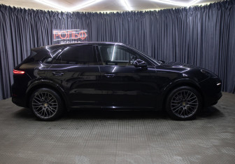 Подержанный автомобиль Porsche Cayenne 2019 года (4 фото)