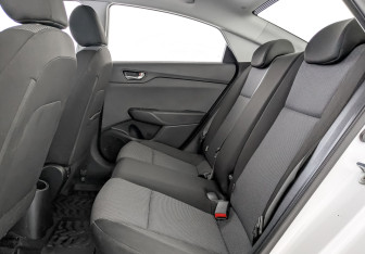 Подержанный автомобиль Hyundai Solaris Sedan 2021 года (12 фото)