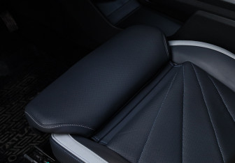 Подержанный автомобиль Geely Atlas 2023 года (18 фото)