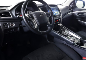 Подержанный автомобиль Mitsubishi Pajero Sport 2020 года (17 фото)