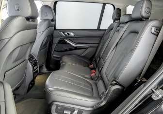 Подержанный автомобиль BMW X7 2019 года (12 фото)