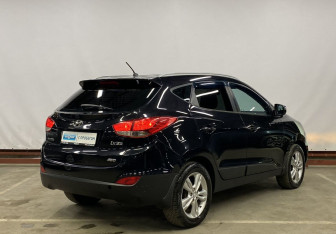 Подержанный автомобиль Hyundai ix35 2011 года (5 фото)