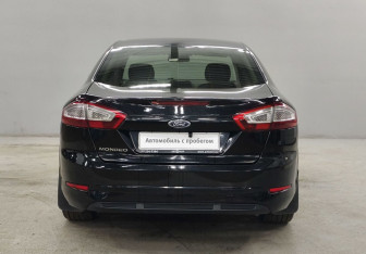 Подержанный автомобиль Ford Mondeo Sedan 2011 года (6 фото)