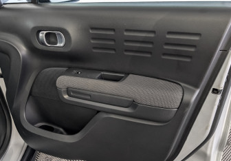 Подержанный автомобиль Citroen C3 Aircross 2018 года (25 фото)