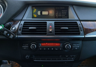 Подержанный автомобиль BMW X5 2007 года (13 фото)