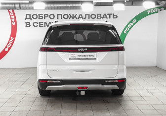 Подержанный автомобиль Kia Carnival 2022 года (5 фото)