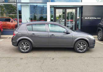 Подержанный автомобиль Opel Astra Hatchback 2012 года (4 фото)