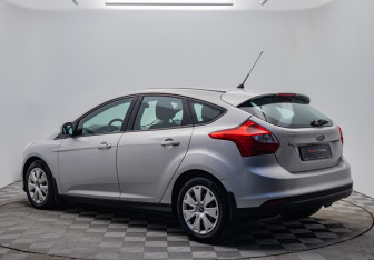 Подержанный автомобиль Ford Focus Hatchback 2011 года (3 фото)