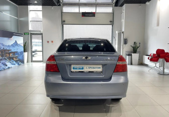 Подержанный автомобиль Chevrolet Aveo Sedan 2007 года (5 фото)