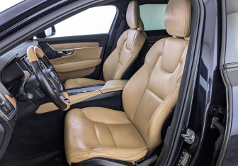 Подержанный автомобиль Volvo V90 2019 года (20 фото)